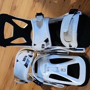 Burton freestyle snowboard bindings